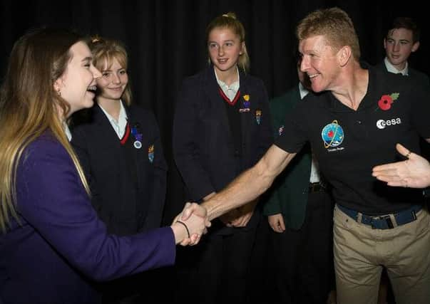 Olivia Davies meeting Tim Peake I1wEUcEOT9uj5Frh-M5x