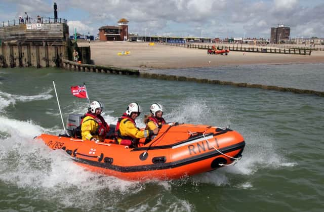 Littlehampton RNLI SUS-161217-111612001