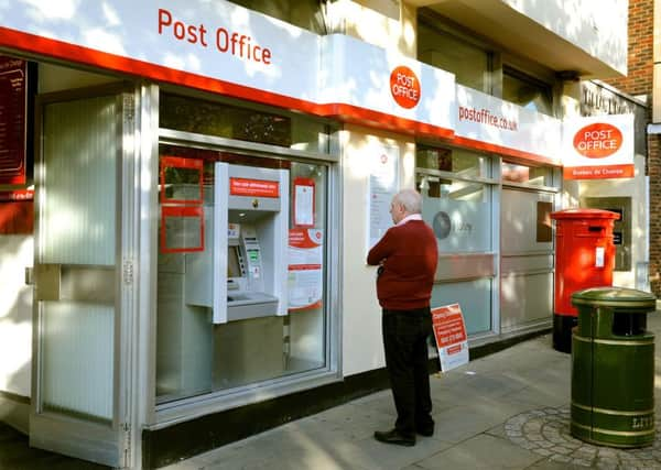 Horsham Carfax Post Office 27-10-16. Pic Steve Robards  SR1632160 SUS-161031-110850001