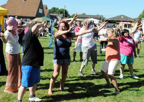 ks16000859-2 Chi Apulstock phot kate
Festival goers enjoying the event.ks16000859-2 SUS-160723-191841008