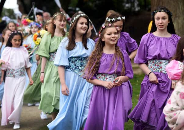 Crowning of Hastings' May Queen 2017 (Cerys Rogers). SUS-170805-074709001