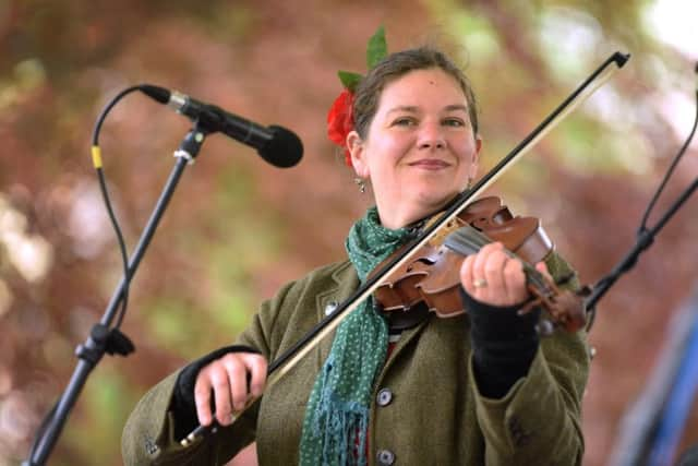 Crowning of Hastings' May Queen 2017 (Cerys Rogers).
The Fiddle Choir SUS-170805-075544001