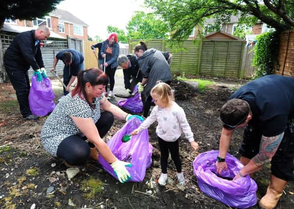 Tracy Watkins, who set up Charles Avenue Resident Engagement, front left, with the team of volunteers. Picture: Kate Shemilt ks170914-1