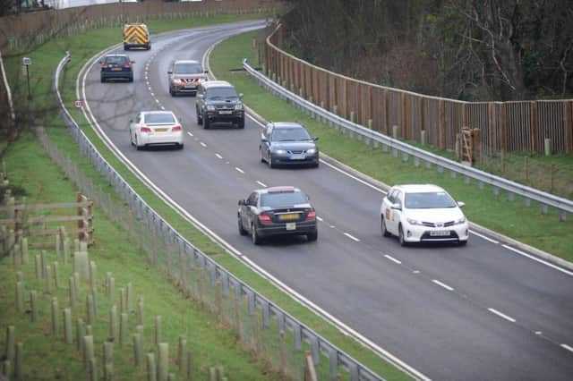 Traffic along the link road. SUS-151217-145827001