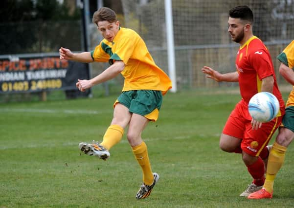 Football Horsham v Newhaven. 02-04-16. SR1609637  Pic Steve Robards SUS-160404-111223001