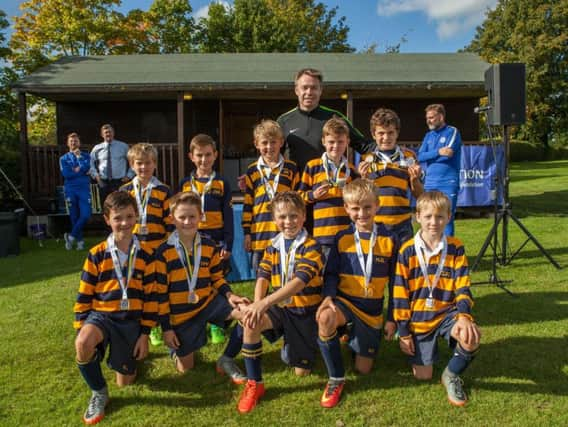 Graeme Le Saux with Cranleigh pupils