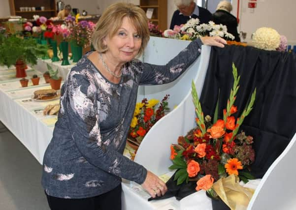 Gill Robbins with her first prize winning arrangement. Photo by Derek Martin Photography DM17101810a